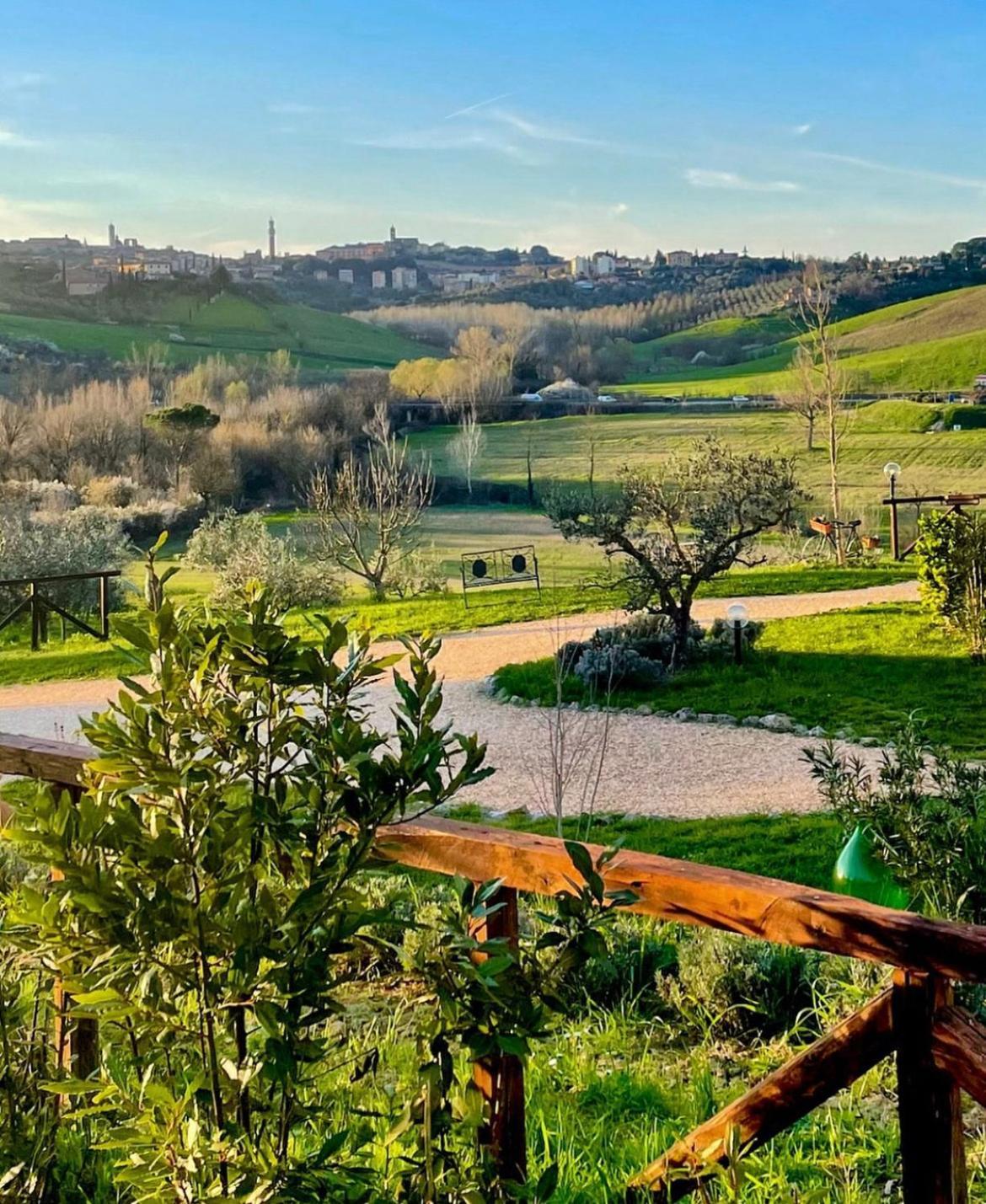Agriturismo La Corte Del Sole Siena Exteriör bild